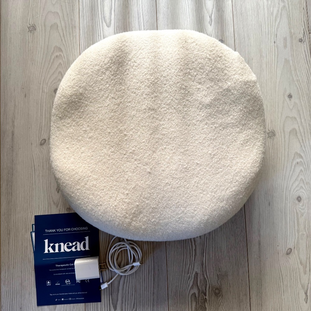 Heated Electric Cat Bed – “Knead” - Picture 3 of 7